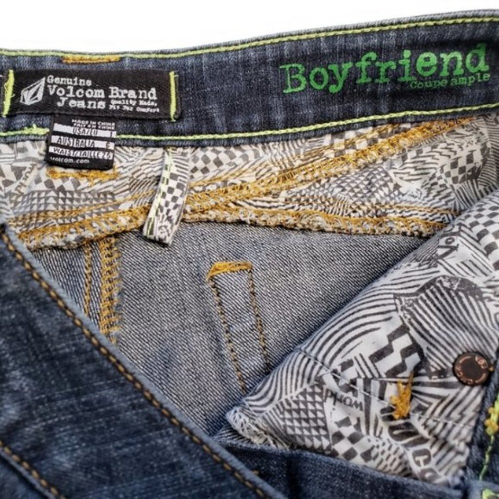 VOLCOM Boyfriend Jeans Dark Wash Midi Shorts - Picture 2 of 4